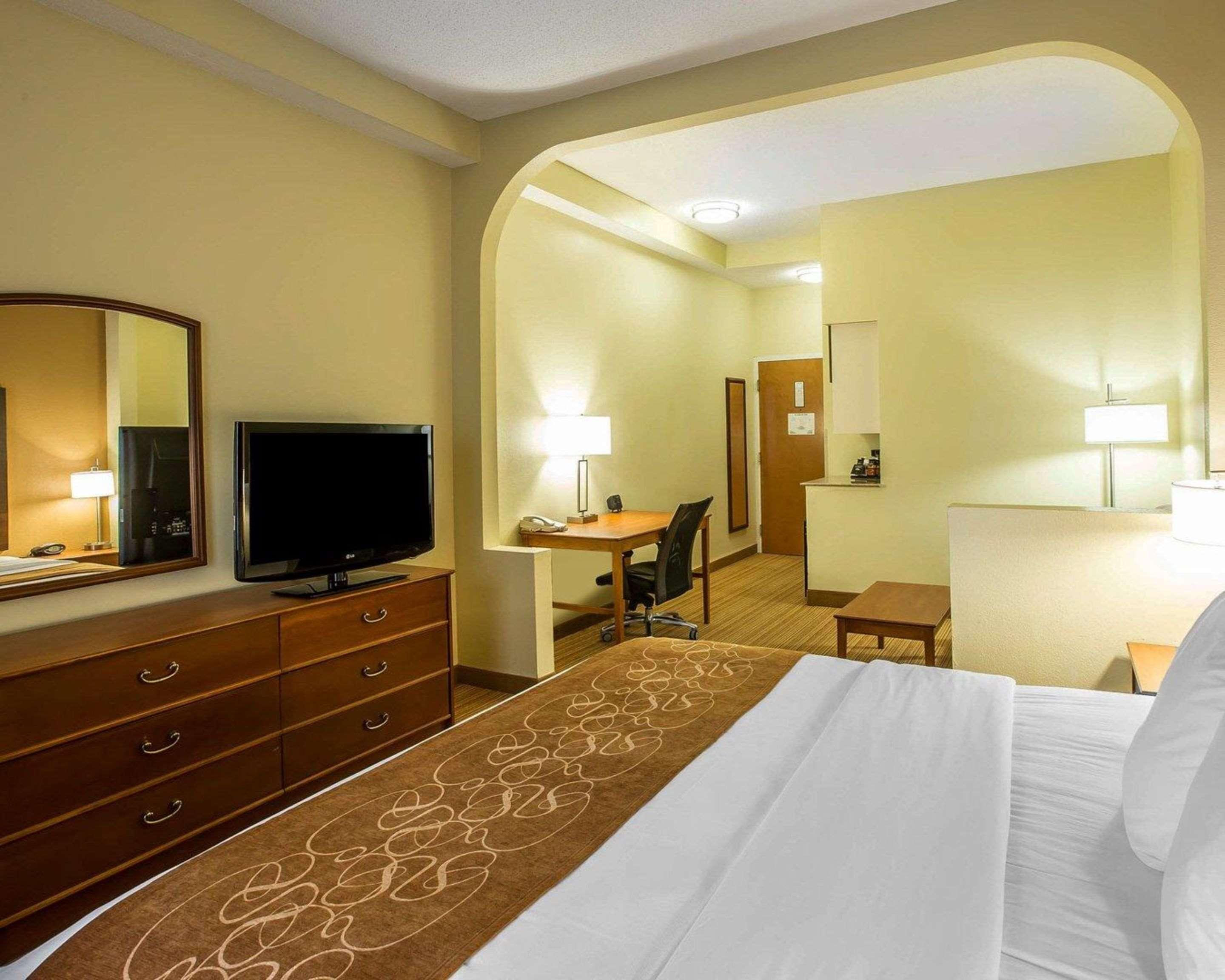 Comfort Suites Anderson-Clemson Esterno foto